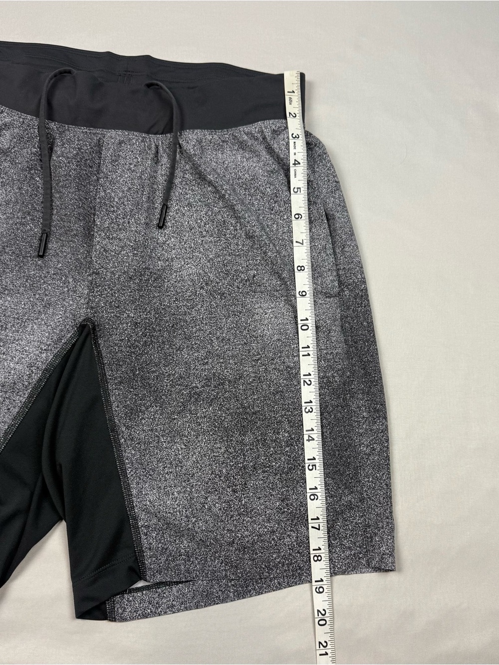 Lululemon Mens T.H.E Lined Shorts Sz Medium x 9” Inseam Dark Grey Pinweave B1 - Picture 9 of 9